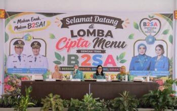 Ketua Tim Penggerak PKK Kota Kotamobagu, Rindah Gaib Mokoginta, resmi membuka Lomba Cipta Menu dan berbagai rangkaian lomba dalam rangka memperingati Hari Kesatuan Gerak (HKG) PKK ke-54 Tahun 2026. (Foto: Humas)