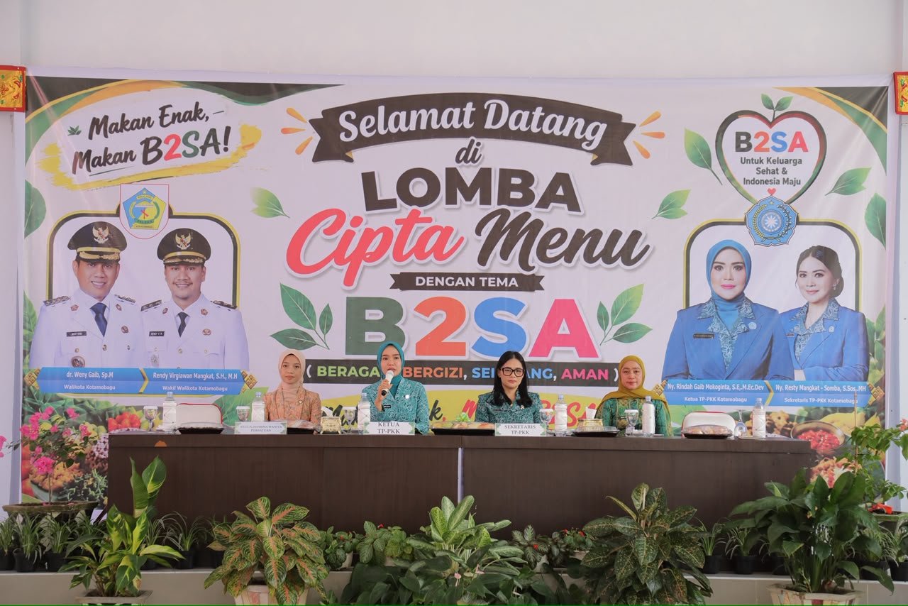 Ketua Tim Penggerak PKK Kota Kotamobagu, Rindah Gaib Mokoginta, resmi membuka Lomba Cipta Menu dan berbagai rangkaian lomba dalam rangka memperingati Hari Kesatuan Gerak (HKG) PKK ke-54 Tahun 2026. (Foto: Humas)