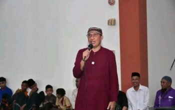 Wakil Bupati Boalemo, Lahmudin Hambali, saat memberikan motivasi kepada para calon siswa. (Foto: Humas)