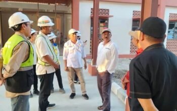 Bupati Boalemo, Rum Pagau, turun langsung meninjau kesiapan fasilitas sekolah, Kamis (30/7/2026). (Foto: Humas)
