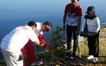 Ketua DPRD Gorontalo Idrus MT Mopili menghadiri pencanangan HUT Ke-81 RI di Danau Perintis Bone Bolango yang dirangkaikan dengan penanaman pohon dan penebaran benih ikan/Hibata.id