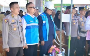 Thomas Mopili menghadiri kegiatan peresmian penyalaan jaringan listrik di Pulau Dudepo, Kecamatan Anggrek, Kabupaten Gorontalo Utara, Senin (3/8/2026)/Hibata.id