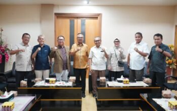 Anggota Komisi IV DPRD Provinsi Gorontalo, dr. Sri Darsianti Tuna, menyampaikan pandangan saat audiensi bersama BPJS Ketenagakerjaan di DPRD Provinsi Gorontalo, Selasa (4/8), terkait percepatan Universal Coverage Jamsostek (UCJ)/Hibata.id