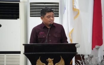 H. Fadli Hasan saat menyampaikan pandangan umum Fraksi PAN dalam rapat paripurna DPRD Provinsi Gorontalo/Hibata.id