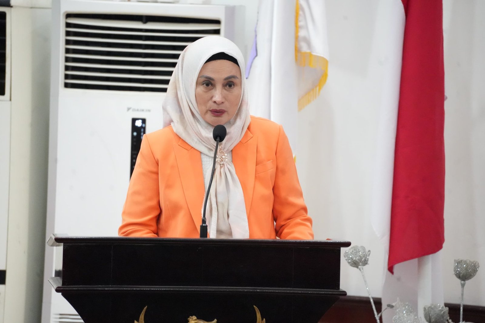 Indriani Dunda saat menyampaikan pandangan umum Fraksi NasDem dalam rapat paripurna DPRD Provinsi Gorontalo/Hibata.id