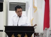 Anggota DPRD Provinsi Gorontalo dari Fraksi Partai Gerindra, Syamsir Djafar Kiyai, saat menyampaikan Pandangan Umum Fraksi terkait Perubahan APBD Provinsi Gorontalo Tahun Anggaran 2026 dalam rapat paripurna DPRD Provinsi Gorontalo/Hibata.id
