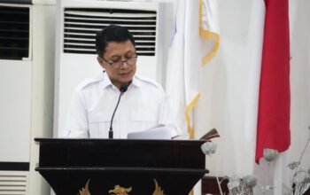 Anggota DPRD Provinsi Gorontalo dari Fraksi Partai Gerindra, Syamsir Djafar Kiyai, saat menyampaikan Pandangan Umum Fraksi terkait Perubahan APBD Provinsi Gorontalo Tahun Anggaran 2026 dalam rapat paripurna DPRD Provinsi Gorontalo/Hibata.id