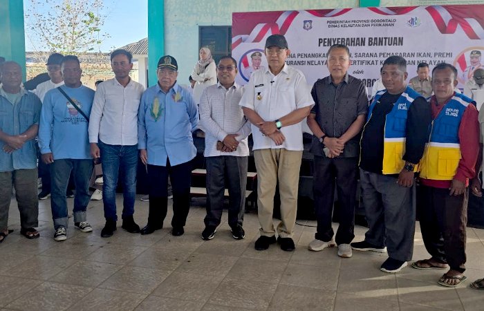 Anas Jusuf mengawal realisasi pokir DPRD Gorontalo melalui penyaluran dua motor coolbox untuk warga Desa Bolihutuo dan Rumbia, Bone Bolango/Hibata.id