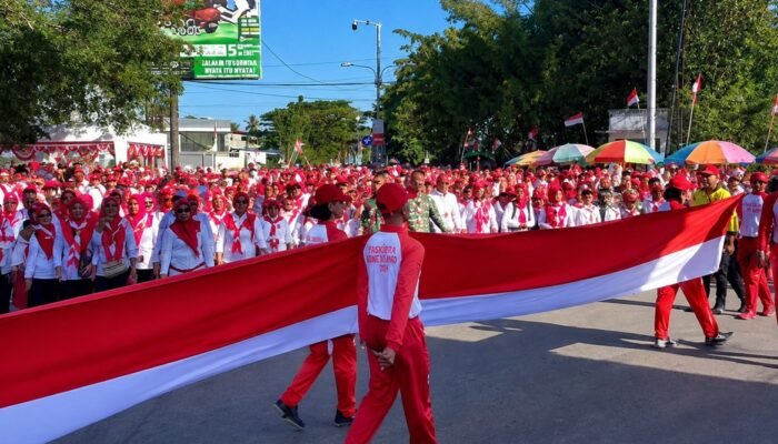 Momen Pembentangan Bendera Merah Putih di Bone Bolango Curi Perhatian