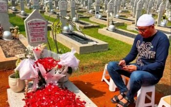 Wakil Bupati Boalemo, Lahmudin Hambali, melakukan ziarah ke makam Almarhum H. Dr. (HC) Rachmat Gobel/Hibata.id