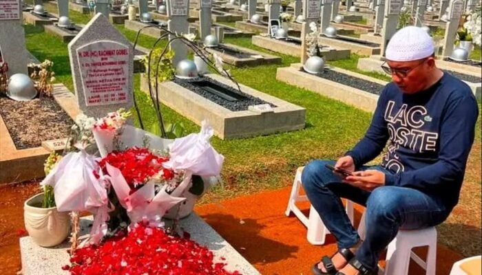 Lahmudin Hambali Hormati Jasa Rachmat Gobel Melalui Ziarah dan Doa