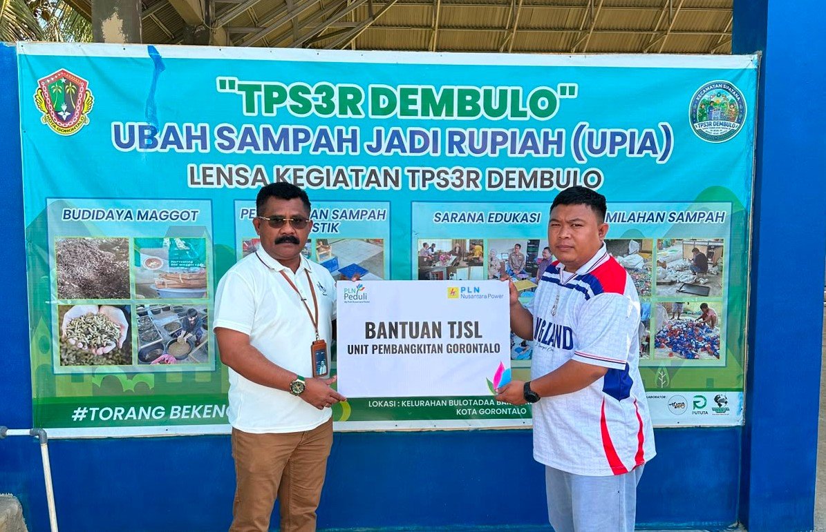 PLN Nusantara Power Unit Pembangkitan Gorontalo menyalurkan bantuan TJSL kepada TP3R Tanggida’a Group untuk memperkuat pengelolaan sampah berbasis ekonomi sirkular di Kota Gorontalo/Hibata.id