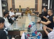 Pengurus SMSI Provinsi Gorontalo bersama pengurus SMSI kabupaten/kota saat melakukan audiensi dengan Ketua DPD ABPEDNAS Provinsi Gorontalo Syarif Mbuinga untuk membahas kolaborasi Program Jaga Desa di Gorontalo, Minggu (9/8/2026)/Hibata.id