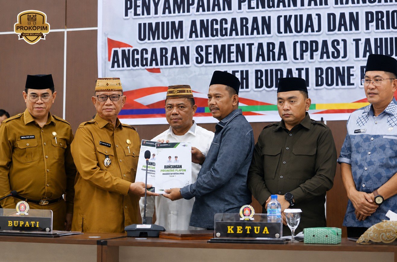 Bupati Bone Bolango Ismet Mile menyerahkan rancangan KUA-PPAS APBD 2027 kepada DPRD untuk dibahas sebagai dasar penyusunan anggaran daerah/Hibata.id