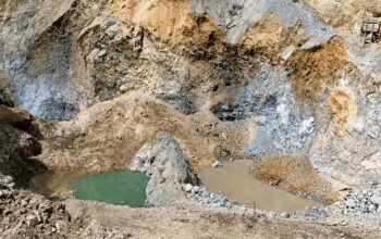 Lokasi tambang di kawasan DAM Hulawa, Desa Hulawa, Kecamatan Buntulia, justru membuat cerita pertambangan emas tanpa izin (PETI) di wilayah tersebut semakin menarik untuk ditelusuri.