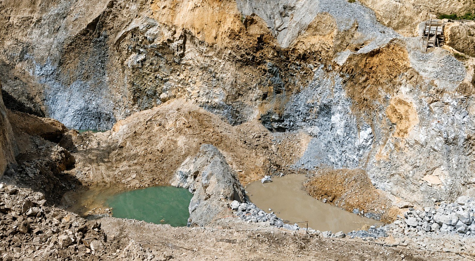 Lokasi tambang di kawasan DAM Hulawa, Desa Hulawa, Kecamatan Buntulia, justru membuat cerita pertambangan emas tanpa izin (PETI) di wilayah tersebut semakin menarik untuk ditelusuri.