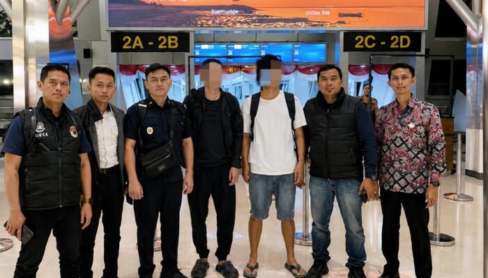 Cek Harga Emas di Marisa, Dua WNA Tiongkok Diciduk Imigrasi