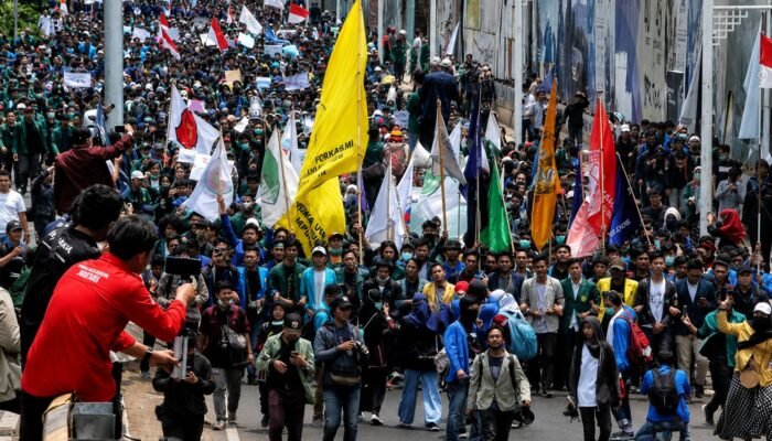 Massa Demo 27 Agustus Mulai Padati Depan Gedung DPR RI