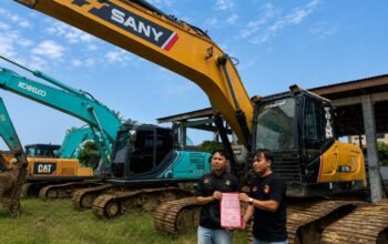 Satreskrim Polres Pohuwato menyerahkan lima tersangka dan barang bukti dari tiga perkara kepada Kejari Pohuwato setelah berkas dinyatakan P-21/Hibata.id