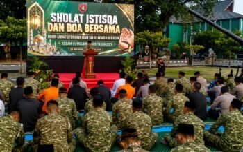TNI-Polri bersama Forkopimda Balikpapan menggelar Sholat Istisqo dan doa bersama di tengah musim kemarau serta meningkatnya potensi karhutla/Hibata.id