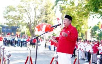 Wali Kota Gorontalo Adhan Dambea saat memimpin upacara dalam mencanangkan Bulan Wawasan Kebangsaan Tahun 2026. (Foto: Humas)