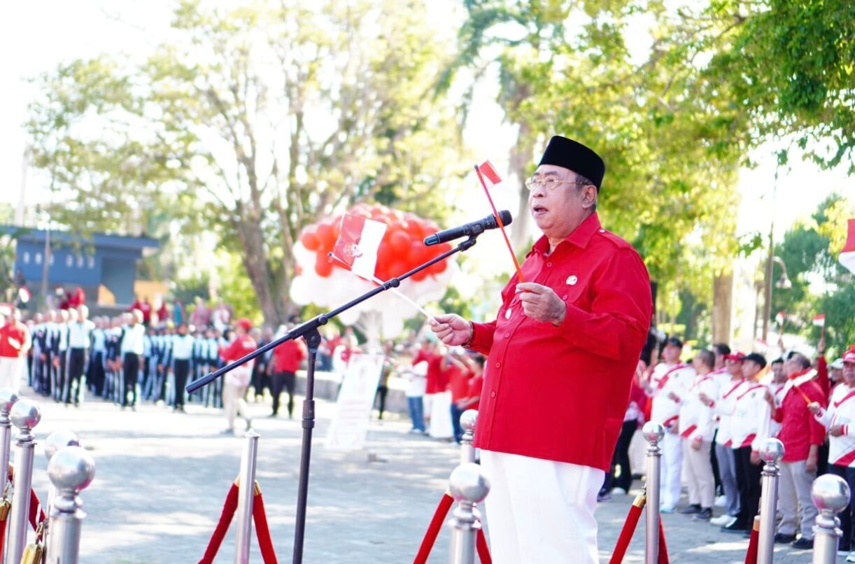 Wali Kota Gorontalo Adhan Dambea saat memimpin upacara dalam mencanangkan Bulan Wawasan Kebangsaan Tahun 2026. (Foto: Humas)