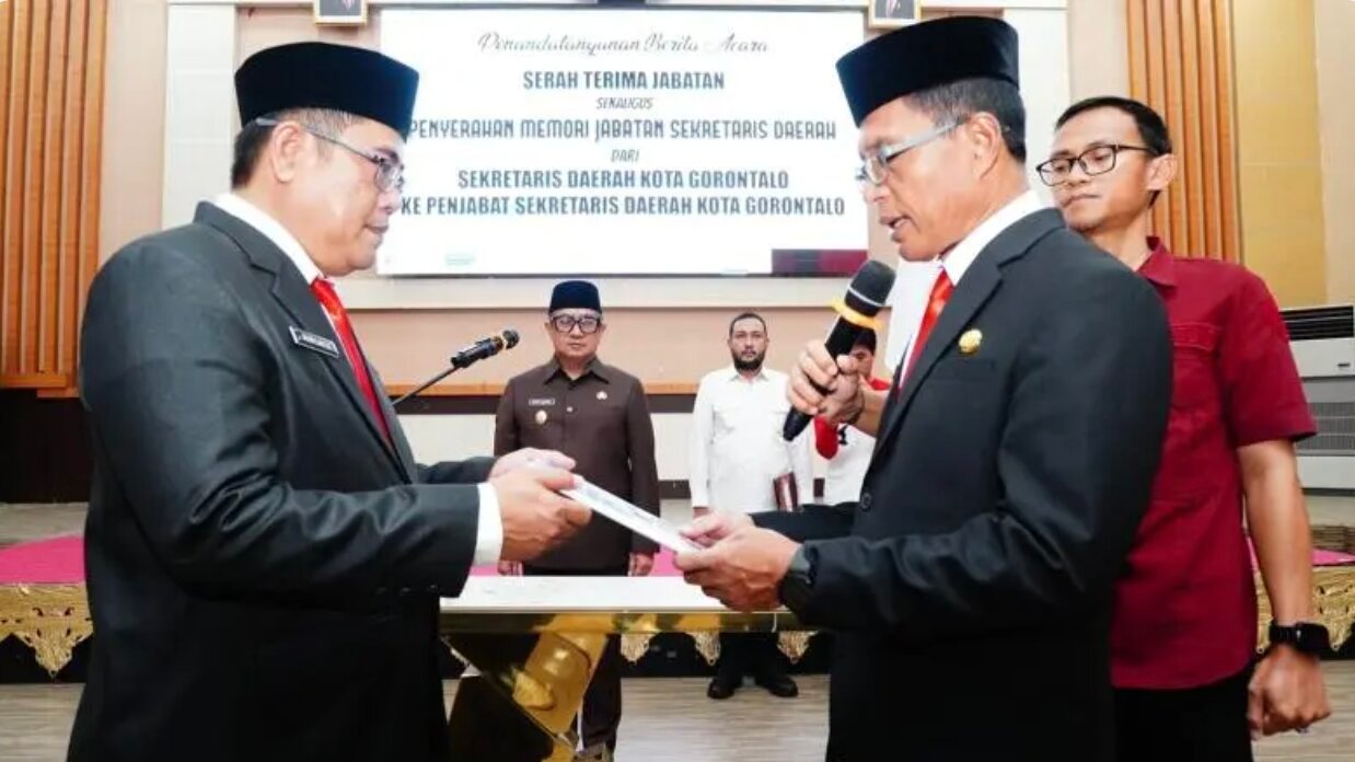 Pemerintah Kota Gorontalo resmi melantik dan mengambil sumpah jabatan Penjabat (Pj) Sekretaris Daerah (Sekda) Kota Gorontalo, Nuryanto, dalam prosesi yang berlangsung di Bandhayo Lo Yiladia, Senin (3/8/2026). (Foto: Humas)