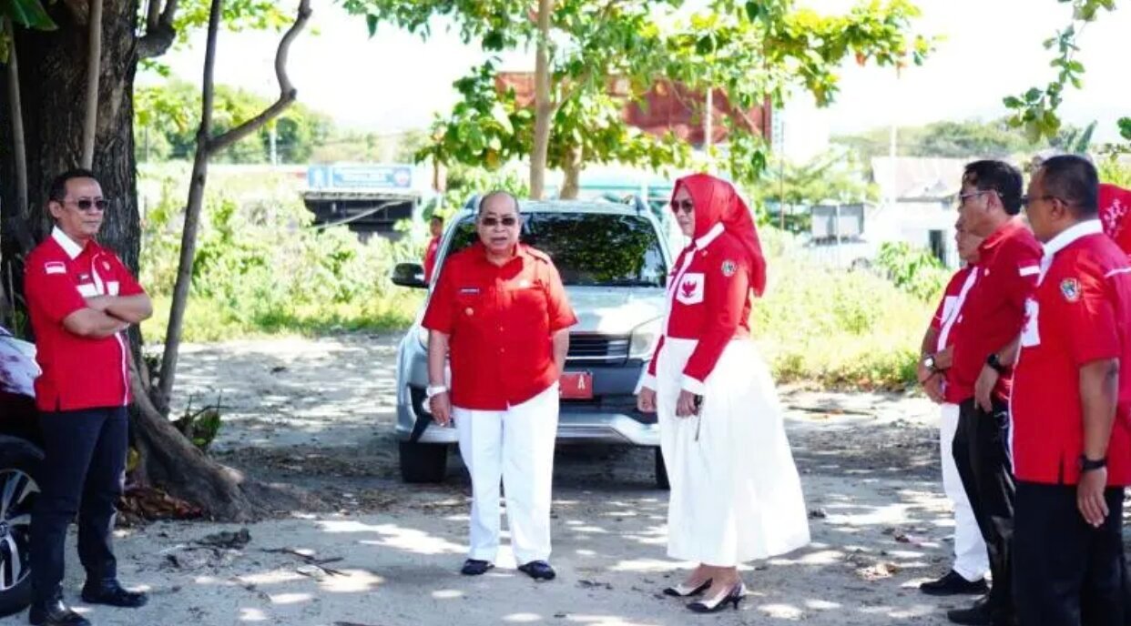 Wali Kota Gorontalo, Adhan Dambea, meninjau langsung lokasi pembangunan kantor Wali Kota baru di kawasan Eks Terminal 42, Kelurahan Tapa, Senin (3/8/2026). (Foto: Humas)