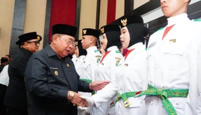 Dikukuhkan Adhan Dambea, 40 Paskibraka Kota Gorontalo Siap Kibarkan Merah Putih