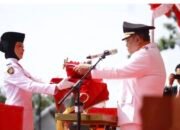 Wali Kota Gorontalo Adhan Dambea memimpin upacara peringatan HUT ke-81 Kemerdekaan Republik Indonesia di Lapangan 11 Maret, Kelurahan Buladu, Kecamatan Kota Barat, Senin, 17 Agustus 2026. (Foto: Humas)