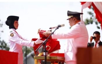 Wali Kota Gorontalo Adhan Dambea memimpin upacara peringatan HUT ke-81 Kemerdekaan Republik Indonesia di Lapangan 11 Maret, Kelurahan Buladu, Kecamatan Kota Barat, Senin, 17 Agustus 2026. (Foto: Humas)