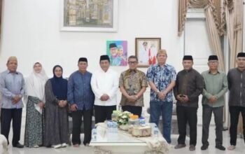Wakil Wali Kota Gorontalo Indra Gobel saat menerima kontingen di rumah jabatan Wakil Wali Kota, Sabtu, 22 Agustus 2026. (Foto: Humas)