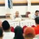 Wali Kota Gorontalo Adhan Dambea saat memimpin apat koordinasi dan evaluasi bersama jajaran pejabat Pemerintah Kota Gorontalo di Aula Bhandayo Lo Yiladia (BLY), Ahad, 23 Agustus 2026. (Foto: Humas)