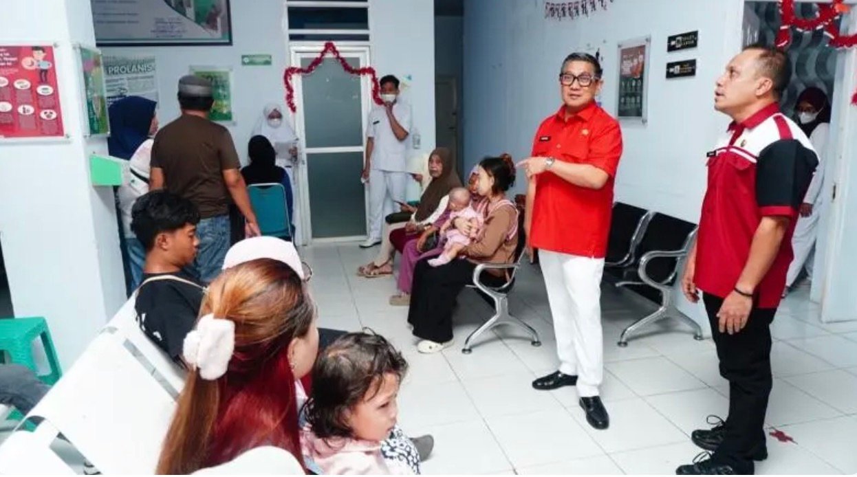 Wakil Wali Kota Gorontalo Indra Gobel melakukan inspeksi mendadak (sidak) ke Puskesmas Kota Timur dan Puskesmas Kota Selatan, Senin, 24 Agustus 2026. (Foto: Humas)