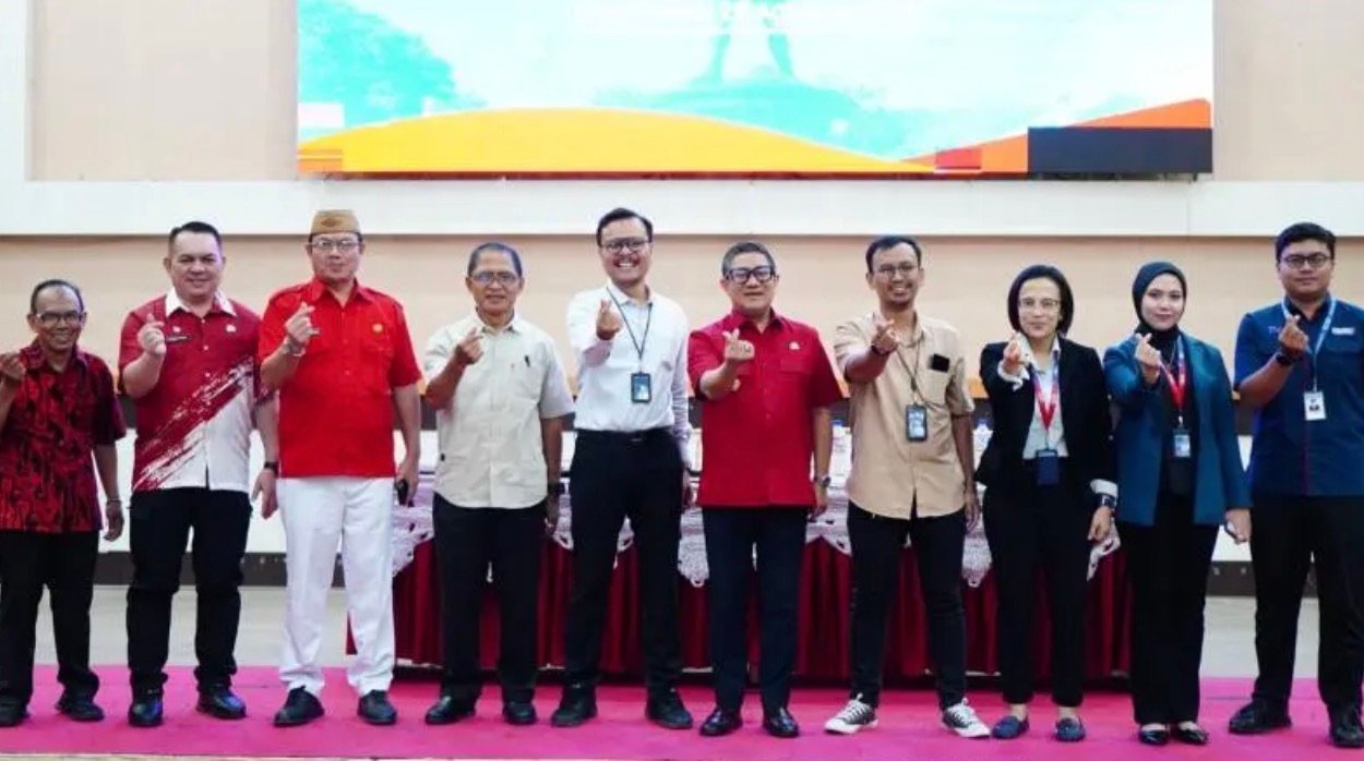 Wakil Wali Kota Gorontalo Indra Gobel membuka sosialisasi dan pembekalan pensiun serta prapensiun bagi aparatur sipil negara (ASN) Pemerintah Kota Gorontalo di Bandhayo Lo Yiladia, Rabu, 26 Agustus 2026. (Foto: Humas)