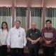 Wali Kota Gorontalo Adhan Dambea bersama Penjabat Sekretaris Daerah Kota Gorontalo Nuryanto berkonsultasi ke Badan Kepegawaian Negara (BKN) Regional XI Sulawesi Utara, Gorontalo, dan Maluku Utara, Rabu, 26 Agustus 2026. (Foto: Humas)