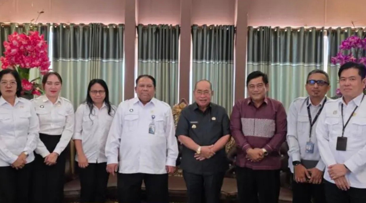 Wali Kota Gorontalo Adhan Dambea bersama Penjabat Sekretaris Daerah Kota Gorontalo Nuryanto berkonsultasi ke Badan Kepegawaian Negara (BKN) Regional XI Sulawesi Utara, Gorontalo, dan Maluku Utara, Rabu, 26 Agustus 2026. (Foto: Humas)