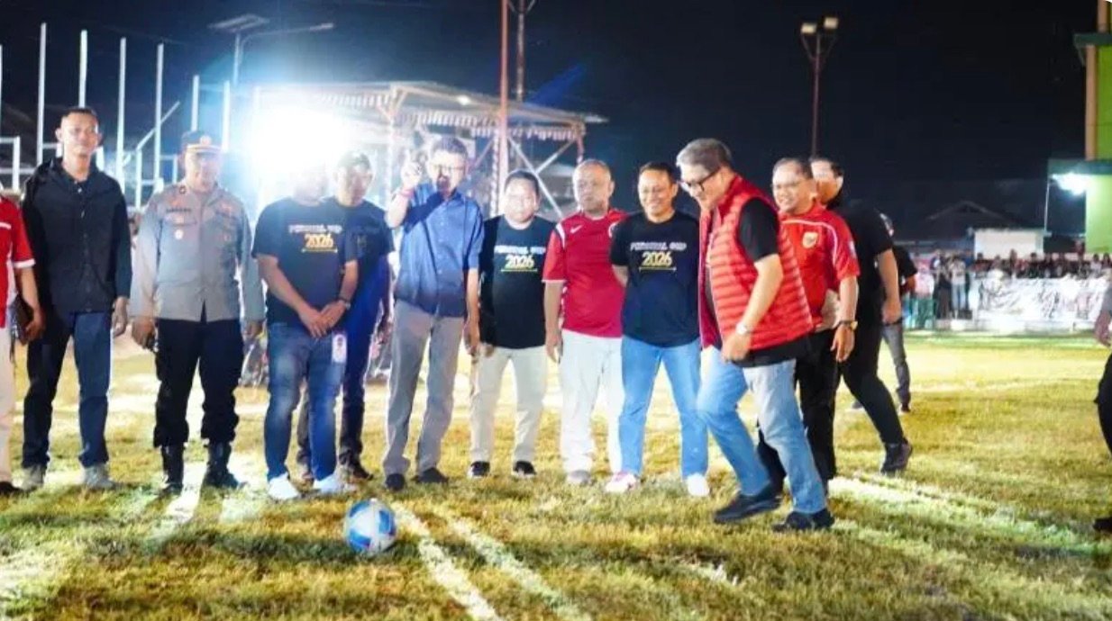 Turnamen sepak bola Persital Talumolo Cup 2026 resmi bergulir di Lapangan Ampi Talumolo. Ajang ini digelar untuk menyemarakkan HUT ke-81 Kemerdekaan Republik Indonesia. (Foto: Humas)