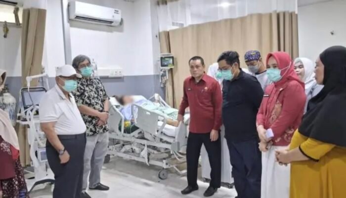 Jenguk Korban 17 Tusukan, Wali Kota Gorontalo: Cari Solusi, Bukan Kekerasan
