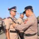 Wakil Kepala Kepolisian Resor (Wakapolres) Pohuwato resmi berganti. Kompol Nasrul dipercaya mengemban tugas sebagai Wakapolres Pohuwato, menggantikan Kompol Heny M. Rahaju, dalam upacara serah terima jabatan yang digelar di Mapolres Pohuwato, Sabtu (1/8/2026). (Foto: Humas)