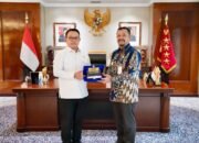 Bupati Buton Tengah, Dr. Azhari, saat bertemu Kepala Kantor Sekretariat Kepresidenan, Prof. Dr. Jenderal (Purn.) Dudung Abdurachman, di Jakarta, Kamis (6/8/2026)/Hibata.id