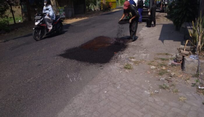 Jalan Kedungsoko-Gesikan Dipoles Lagi, Pengendara Kini Bisa Bernapas Lega