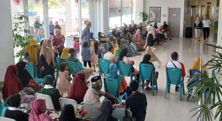 RLI bersama pemuda dan Pemkab Boltara menggelar layanan kesehatan gratis di RSUD Bintauna, mencakup pengobatan, sunatan massal, pemeriksaan mata, dan skrining kesehatan/Hibata.id