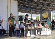 Jelang HUT ke-81 RI, Wali Kota Weny Gaib Pimpin Pembagian Bendera Merah Putih