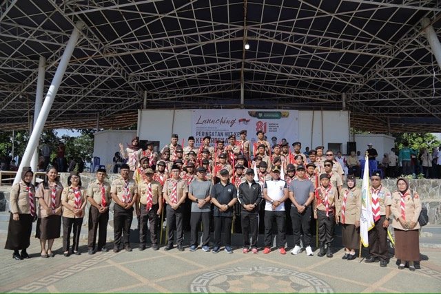 Wali Kota Kotamobagu Weny Gaib secara resmi melepas Kontingen Pramuka Kota Kotamobagu yang akan mengikuti Jambore Nasional Gerakan Pramuka ke-12 Tahun 2026. (Foto: Humas)