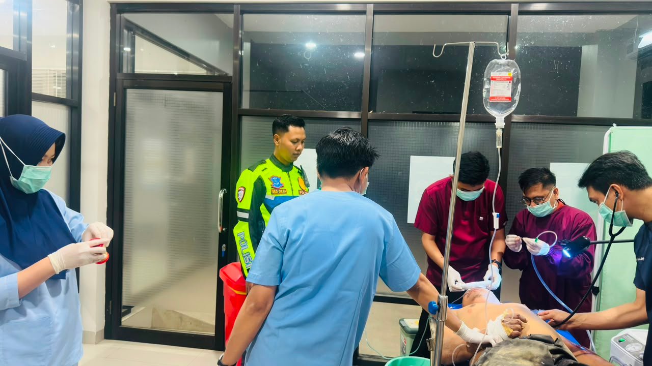 Kecelakaan tunggal terjadi di Jalan Desa Palopo, Pohuwato. Pengendara motor mengalami luka dan mendapat penanganan medis di rumah sakit/Hibata.id