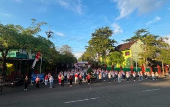 DWP Trenggalek menggelar senam sehat di CFD untuk menjaga kebugaran warga sekaligus mengajak masyarakat mendukung UMKM lokal/Hibata.id