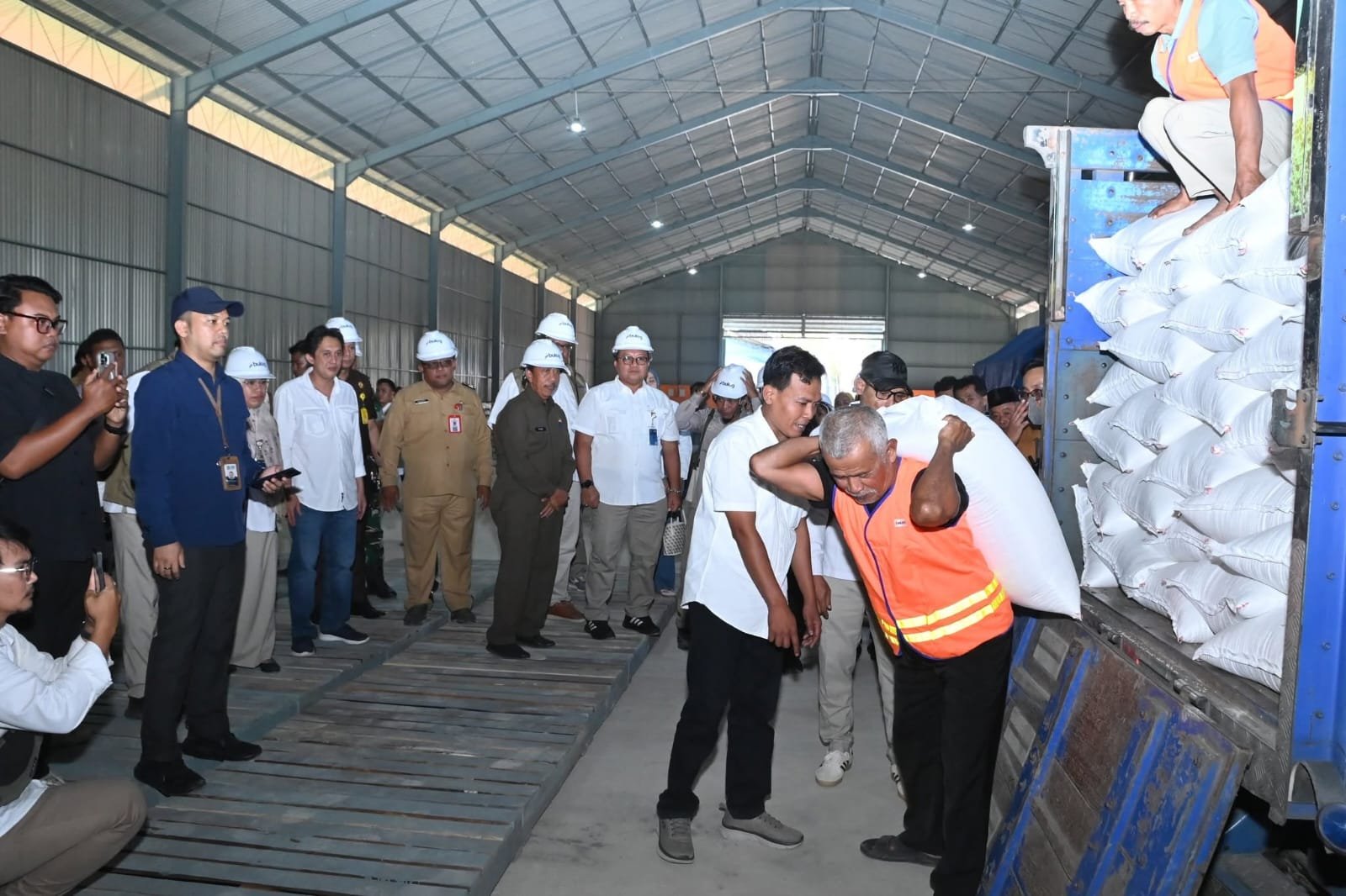 Gudang Bulog di Wonoanti, Trenggalek, resmi beroperasi untuk memperkuat cadangan pangan daerah di tengah ancaman kekeringan hingga November/Hibata.id