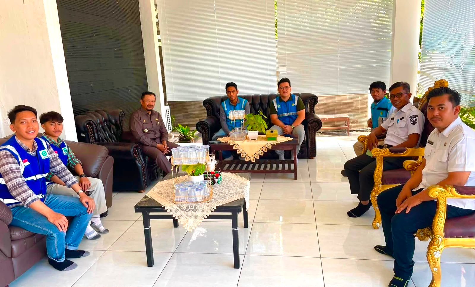 Bupati Azhari Dorong PLTS Tiga Desa Segera Dilelang, Rute Feri Ikut Dibahas/Hibata.id