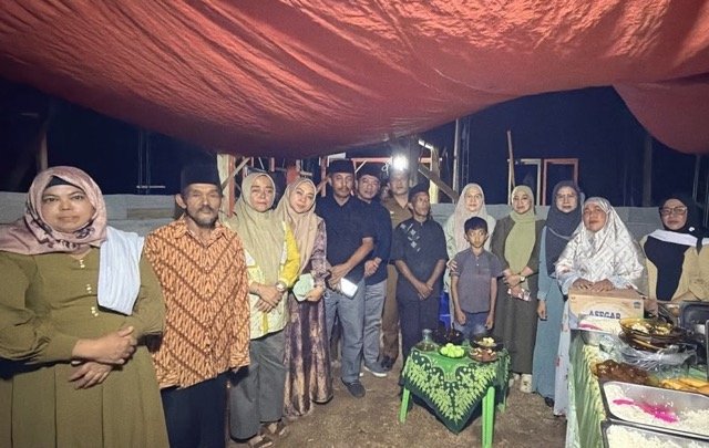 Jajaran Pemerintah Kota Kotamobagu menghadiri doa kegenapan tiga malam meninggalnya salah satu korban insiden Drag Race. (Foto: Humas)